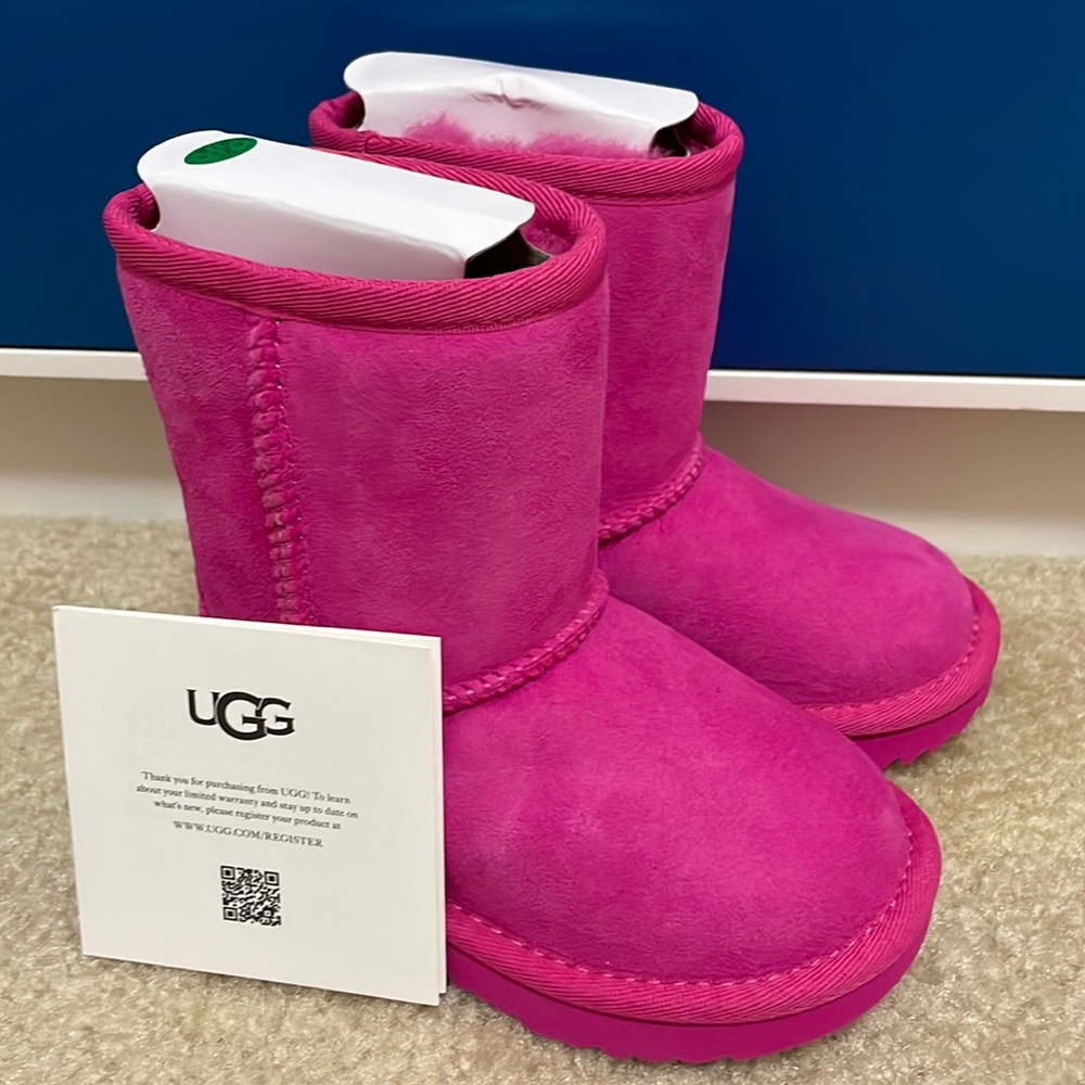 UGG NWT baby girl size 7 pink classic UGG boots.